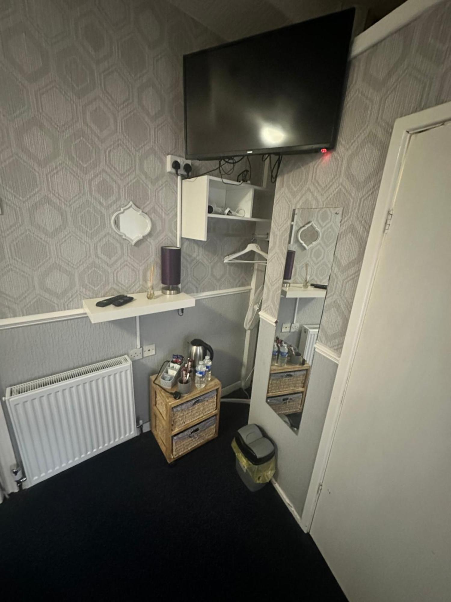 Runway - Minutes From Winter Gardens - Dog Friendly - Exceptionally Quiet - Very Close H&a Social Club (adults Only) Casa de hóspedes Blackpool