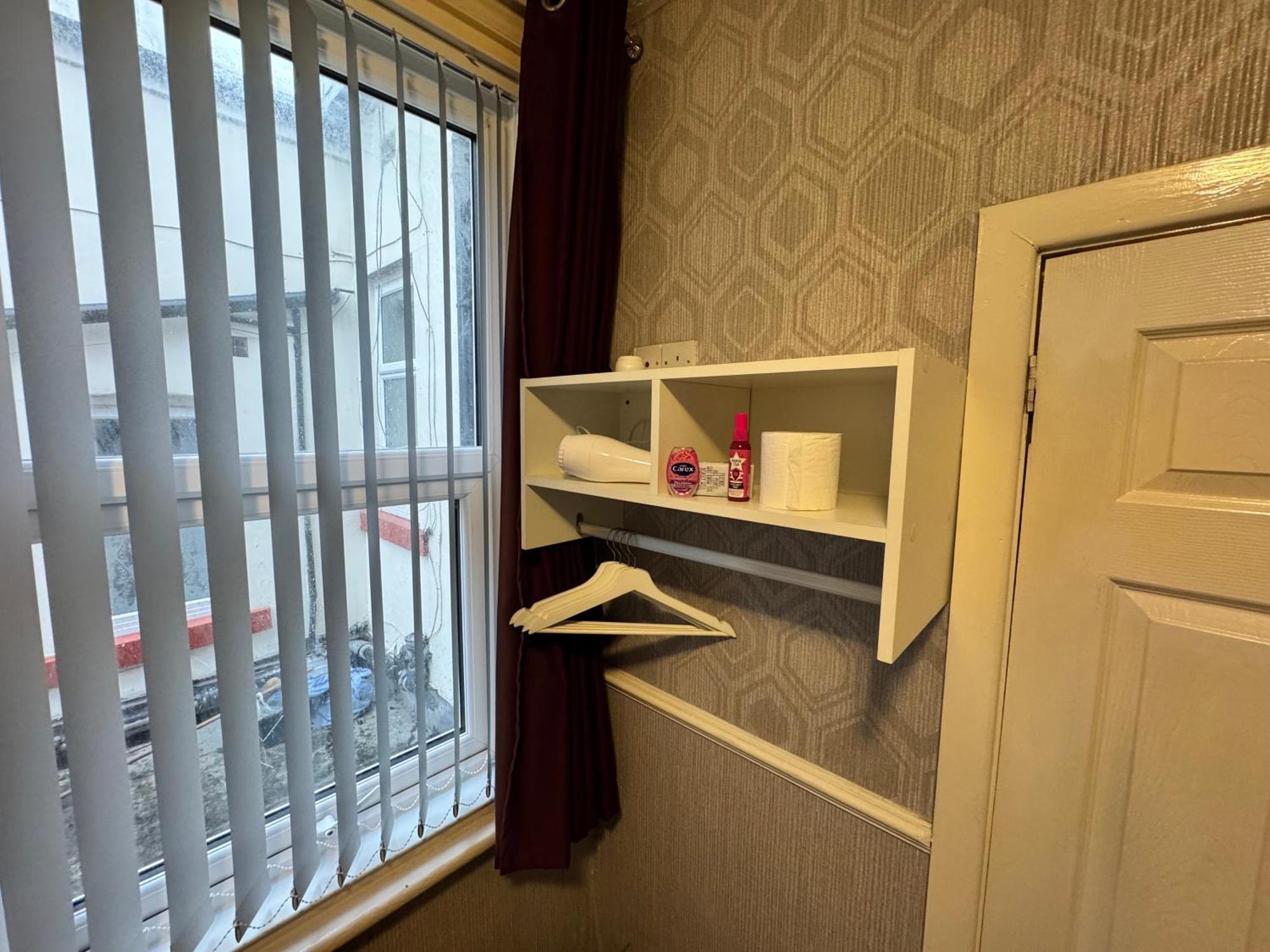 Casa de hóspedes Runway - Minutes From Winter Gardens - Dog Friendly - Exceptionally Quiet - Very Close H&a Social Club (adults Only) *