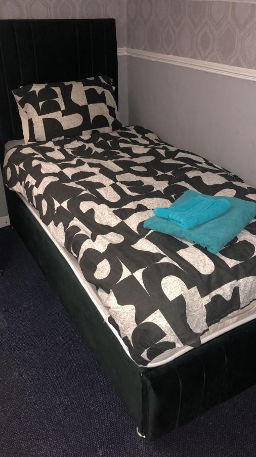 Runway - Minutes From Winter Gardens - Dog Friendly - Exceptionally Quiet - Very Close H&a Social Club (adults Only) Pensión Blackpool