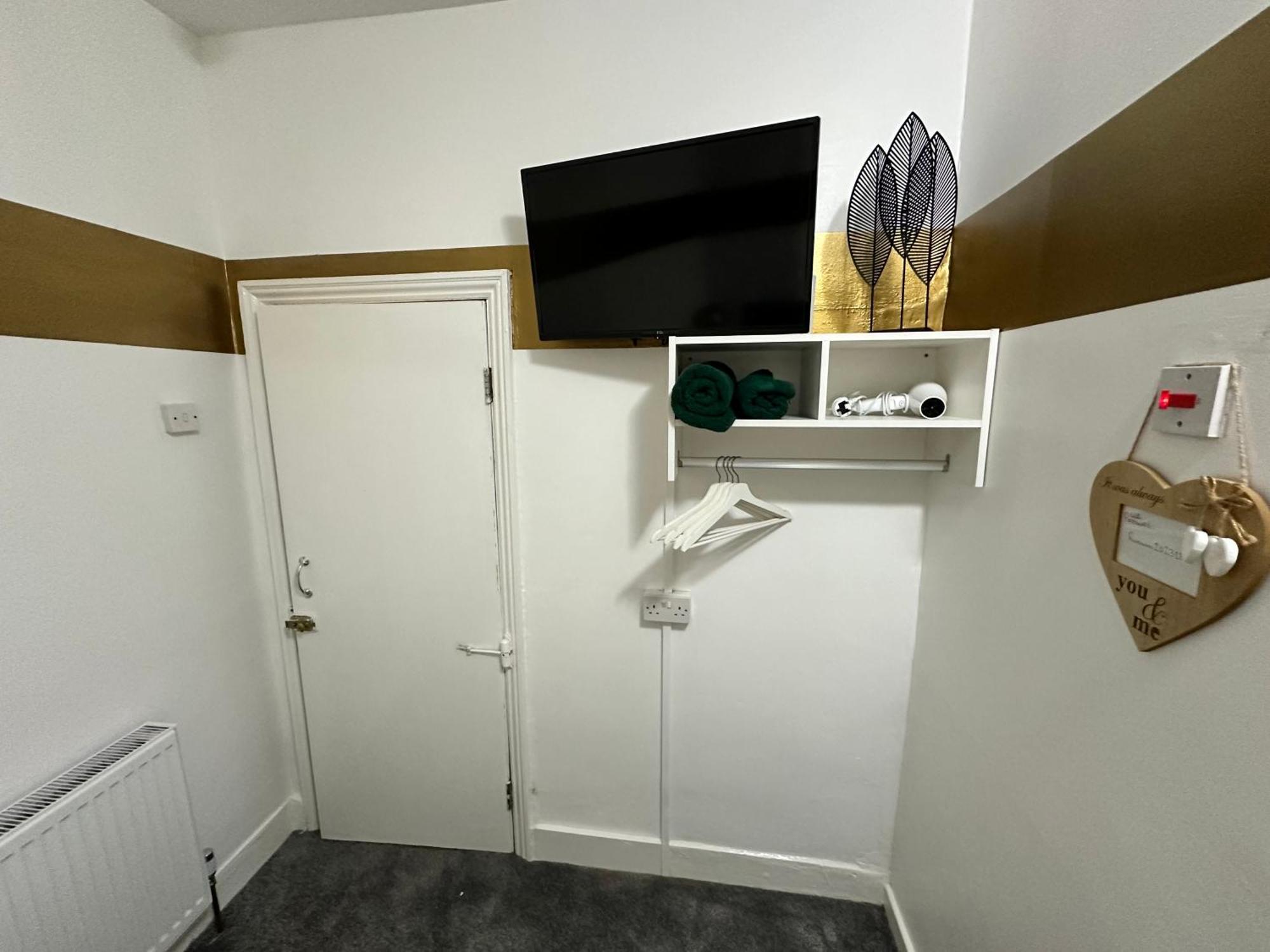 Pensión Runway - Minutes From Winter Gardens - Dog Friendly - Exceptionally Quiet - Very Close H&a Social Club (adults Only)
