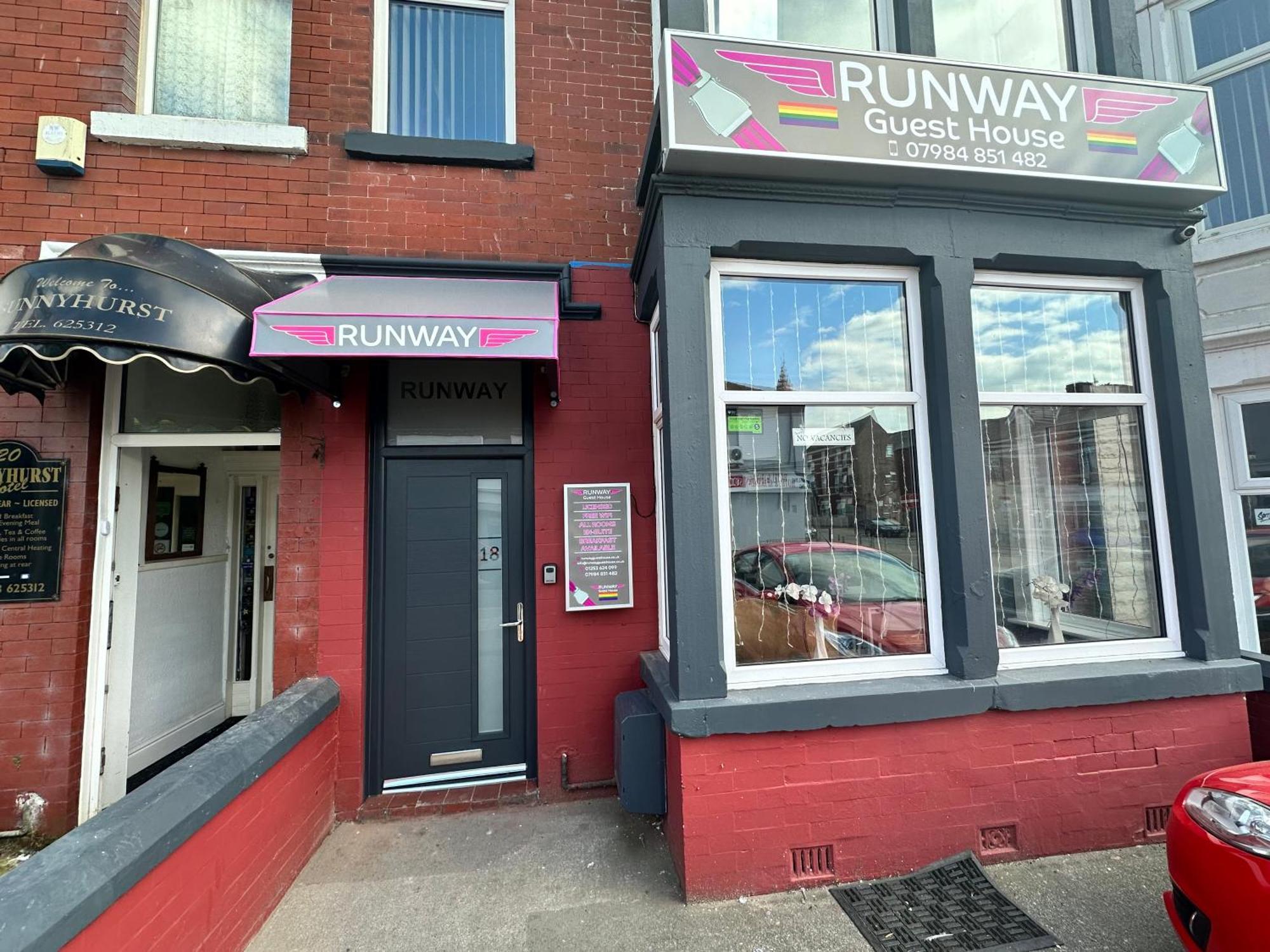 Runway - Minutes From Winter Gardens - Dog Friendly - Exceptionally Quiet - Very Close H&a Social Club (adults Only) Pensión *