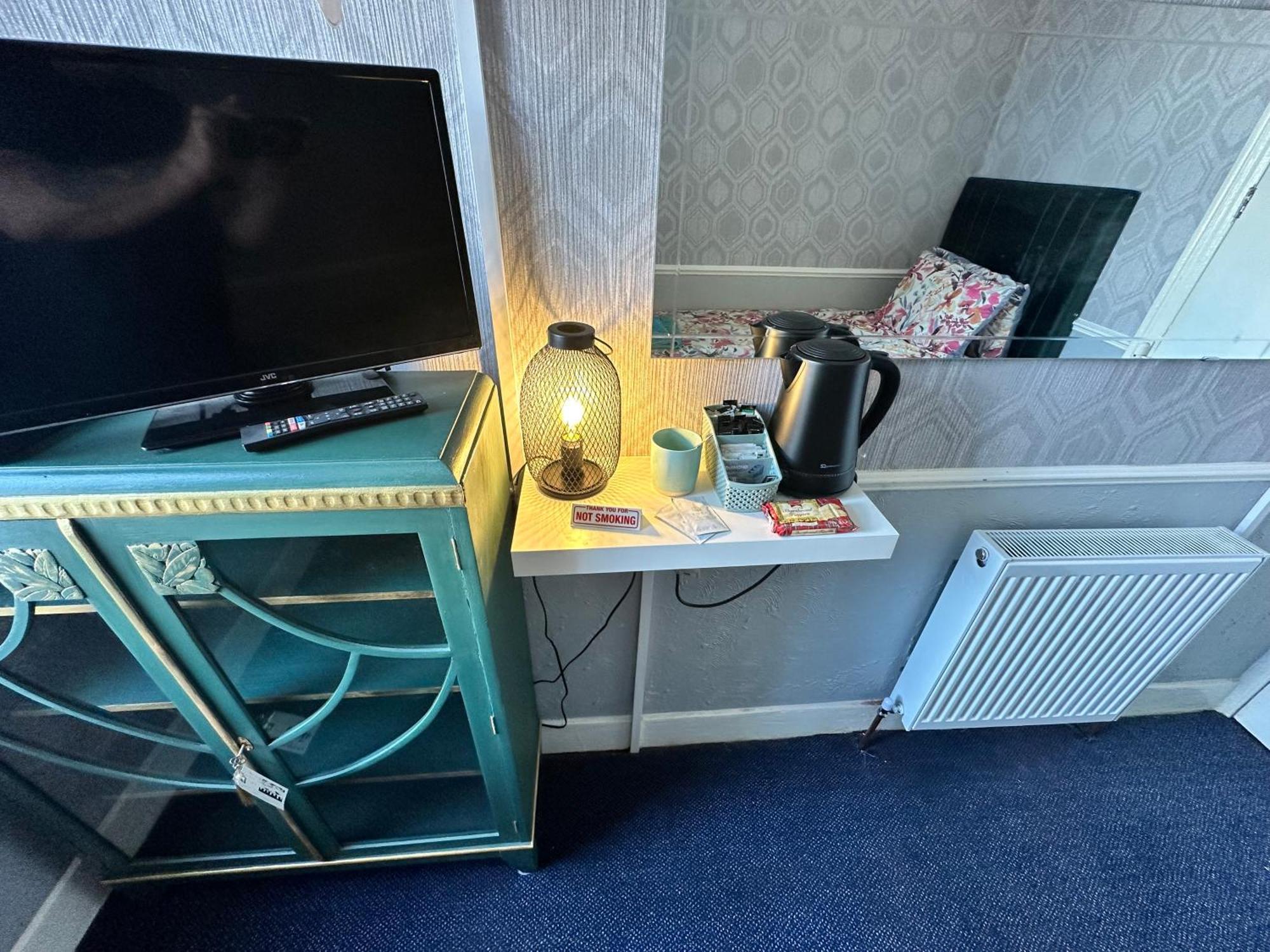 Runway - Minutes From Winter Gardens - Dog Friendly - Exceptionally Quiet - Very Close H&a Social Club (adults Only) Pensión Blackpool