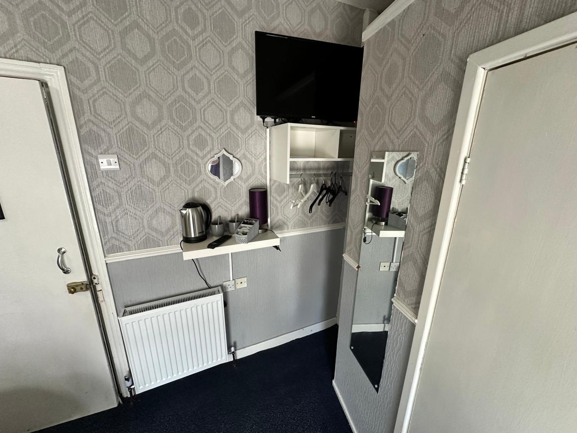 Runway - Minutes From Winter Gardens - Dog Friendly - Exceptionally Quiet - Very Close H&a Social Club (adults Only) Pensión Blackpool