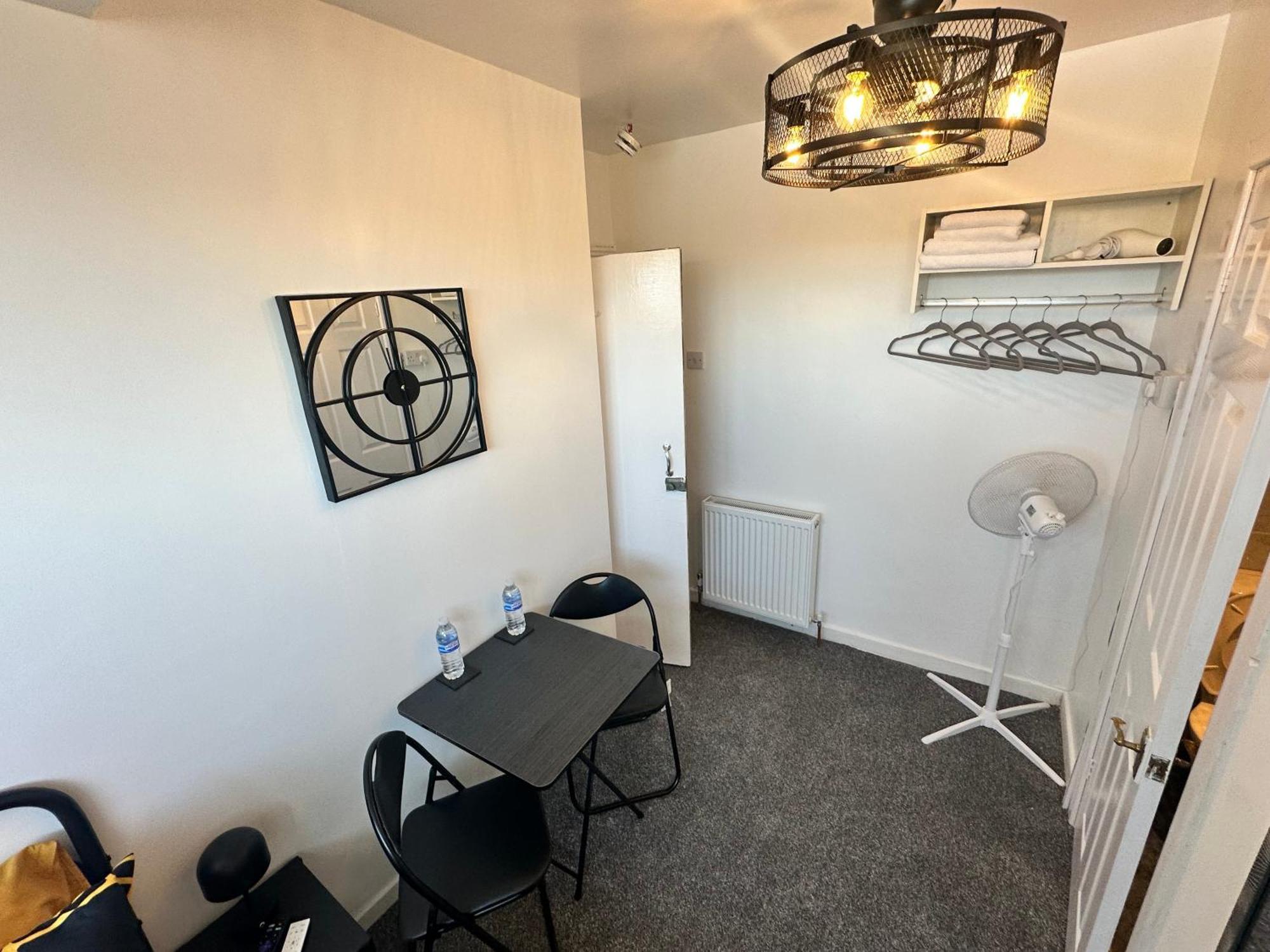 Pensión Runway - Minutes From Winter Gardens - Dog Friendly - Exceptionally Quiet - Very Close H&a Social Club (adults Only) *