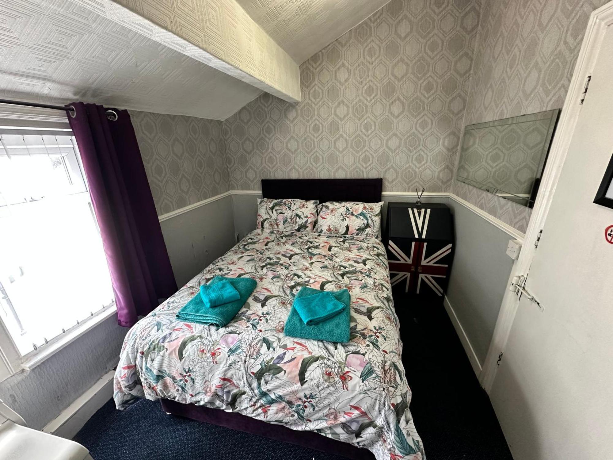 Gasthof Runway - Minutes From Winter Gardens - Dog Friendly - Exceptionally Quiet - Very Close H&a Social Club (adults Only)